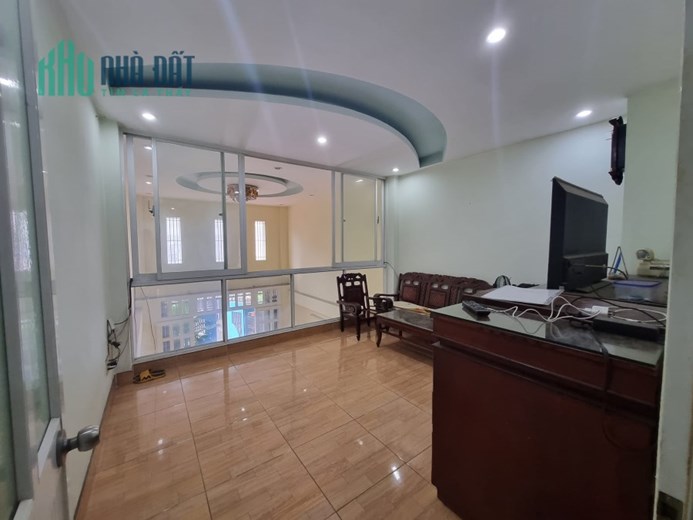 NHỈN 5 TỶ CÓ NHÀ ĐƯỜNG MÃ LÒ 4 * 17M, 4 TẦNG, HẺM XE HƠI.