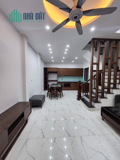 Bán nhà Lê Đức Thọ cực gần phố, gần bến xe Mỹ Đình thuận tiện di chuyển.