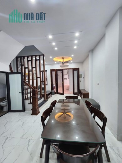 Bán nhà Lê Đức Thọ cực gần phố, gần bến xe Mỹ Đình thuận tiện di chuyển.