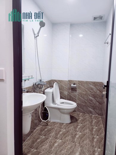 Bán nhà Lê Đức Thọ cực gần phố, gần bến xe Mỹ Đình thuận tiện di chuyển.