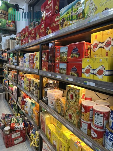 Cần tuyển 2NV sale online về trái cây và bánh kẹo, làm việc tại Quận 10. Lh:0933561156.
