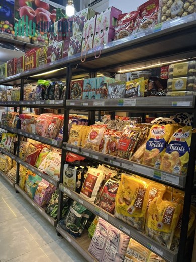 Cần tuyển 2NV sale online về trái cây và bánh kẹo, làm việc tại Quận 10. Lh:0933561156.
