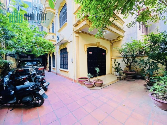Bán Biệt Thự phố Đội Cấn, Trung Tâm Ba Đình. Diện tích to, mặt tiền rộng. Nhà đẹp ở ngay. Pháp lý