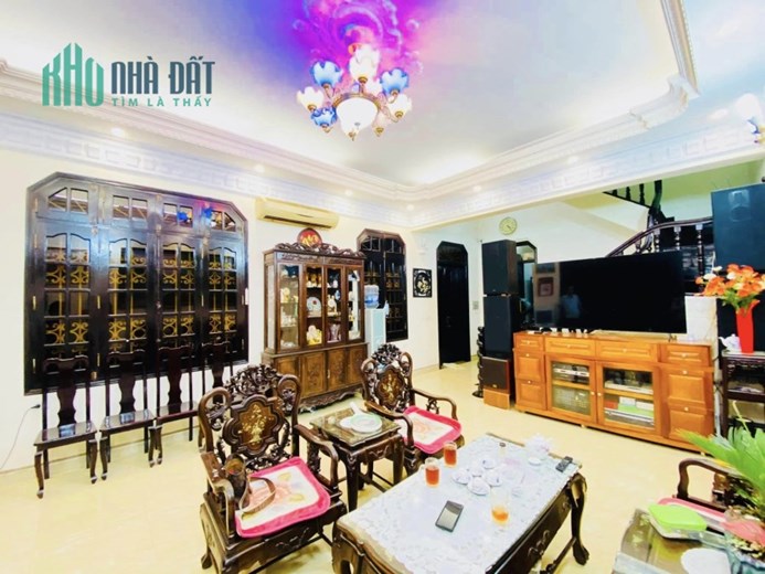 Bán Biệt Thự phố Đội Cấn, Trung Tâm Ba Đình. Diện tích to, mặt tiền rộng. Nhà đẹp ở ngay. Pháp lý