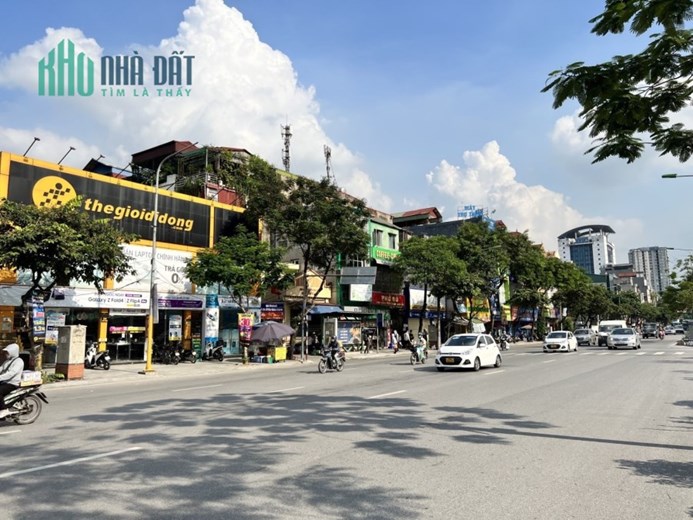 Cần bán nhà mặt phố cực đẹp 3 tầng tại Giaỉ Phóng