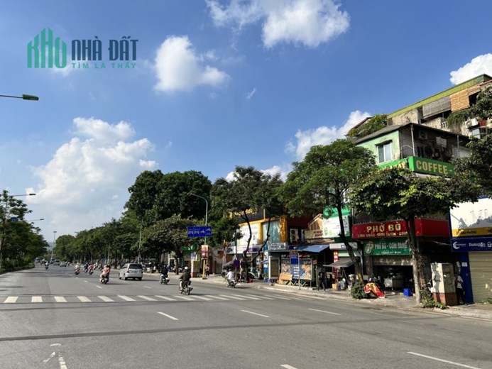 Cần bán nhà mặt phố cực đẹp 3 tầng tại Giaỉ Phóng