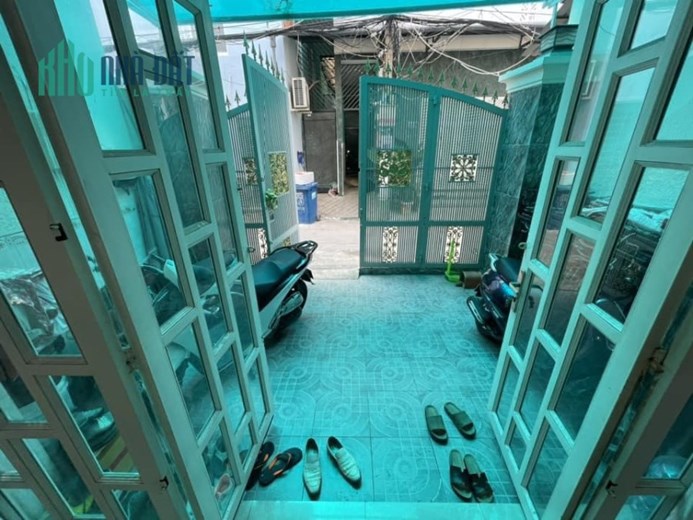 Nhà đẹp 2 MT Hẻm trước và sau oto vào nhàHẻm sạch , Thông tứ Tung, diện tích quá đẹp,Lâm văn bền