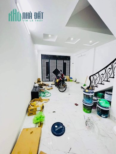 Nhỉnh 12 tỷ có nhà phan văn trường cầu giấy 47,2m 5t đường vỉ hè oto