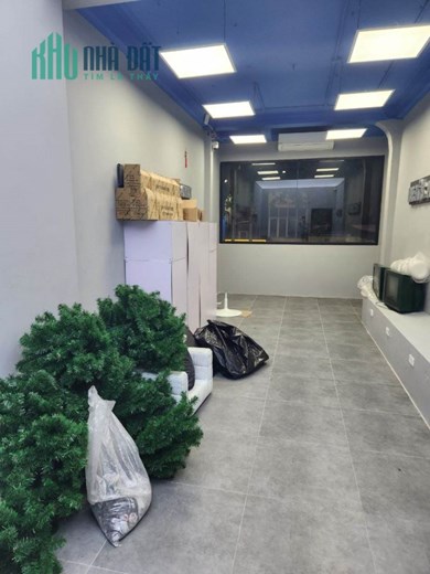 MẶT PHỐ VỊ TRÍ ĐĂC ĐỊA KINH DOANH SẦM UẤT VỈA HÈ RỘNG BÁT NGÁT Ô TÔ ĐỖ HAI BÊN.