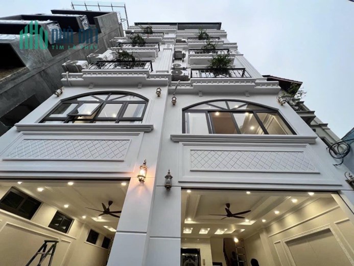 NHÀ PHỐ NGỌC LÂM, 46M, 5 TẦNG,  6.4Tỷ, THANG MÁY, Ô TÔ QUA NHÀ