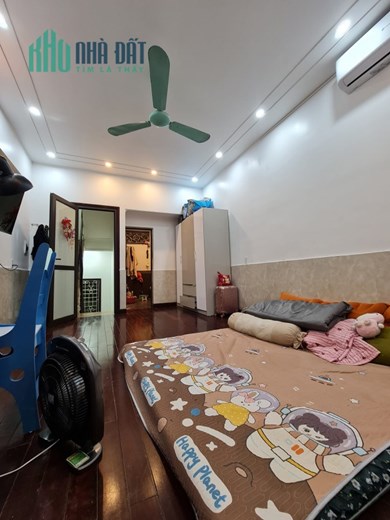 MẶT NGÕ HÀO NAM,KINH DOANH BUÔN BÁN ĐA DẠNG SỔ PHÂN LÔ ĐẸP