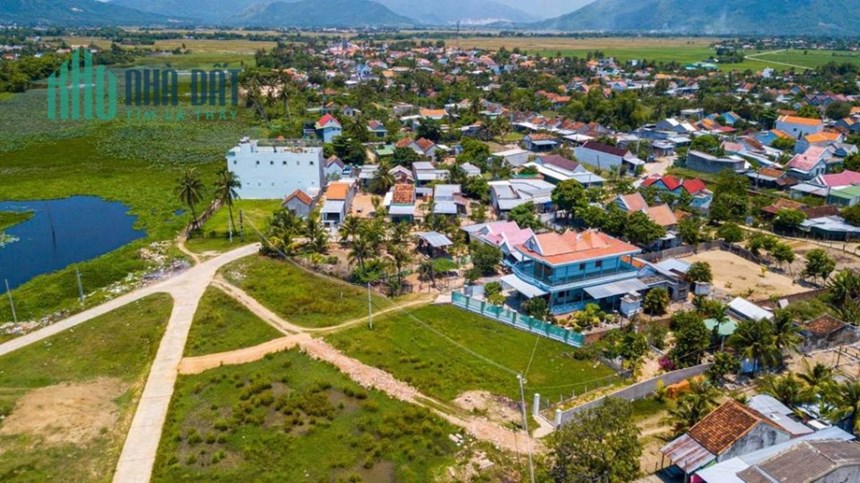 Chính bán lô góc siêu hiếm ngay trung tâm thị trấn Vạn Giã, cách biển 1km giá chỉ 9tr/m2