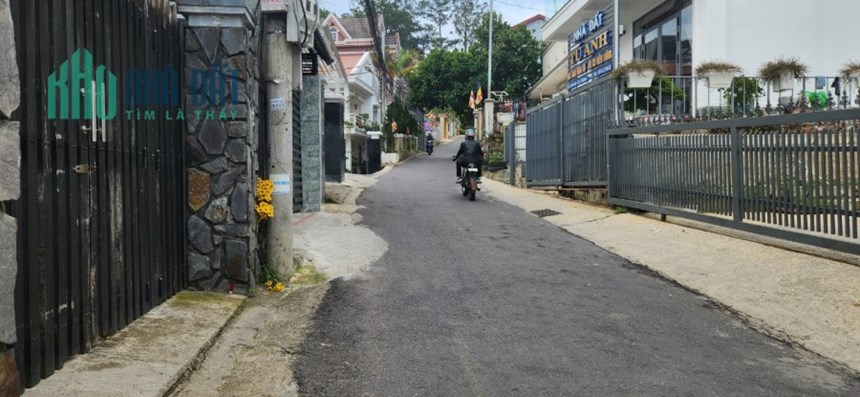 Bán đất 239 m2 sổ riêng xây dựng 2 mặt tiền đường Phan Chu Trinh, P9, Đà Lạt