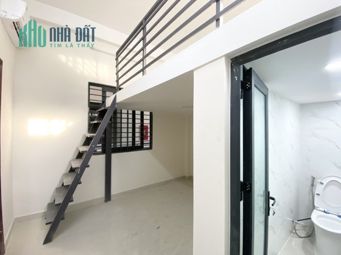 Phòng có gác lửng , máy lạnh , máy giặt.