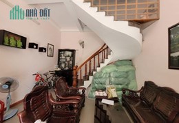 Bán nhà mặt phố cũ, căn góc vô cùng đẹp. Có thể chia 2 lô giá trị lớn.