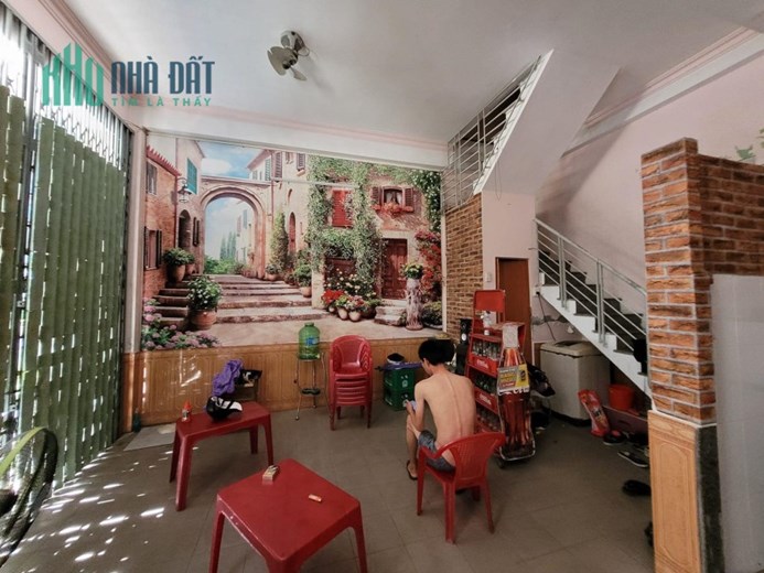 Bán nhà mặt phố cũ, căn góc vô cùng đẹp. Có thể chia 2 lô giá trị lớn.