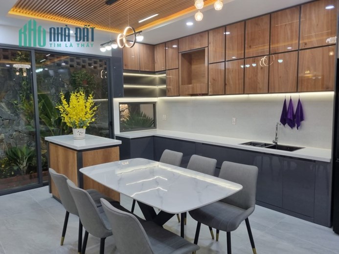 Bán nhà mặt phố Nguyễn Chí Thanh 55m, 4 tầng mới mà giá chỉ 10.9 tỷ.