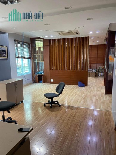 Bán nhà phố Lạc Long Quân, Tây Hồ 55m, 5 tầng, mt 6.5m. Giá: 12.6 tỷ