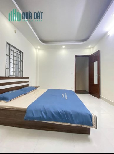 BÁN NHÀ Trục đường Đê La Thành, Voi Phục 5 tầng 40 m2 MT:3.8m GIÁ SỐC chỉ hơn 4.6 tỷ