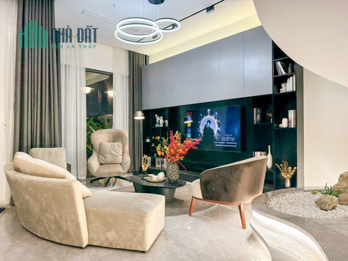 Chính chủ cần cho thuê BIỆT THỰ SAO BIỂN full nội thất , rộng 150m2 . Vào ở được luôn