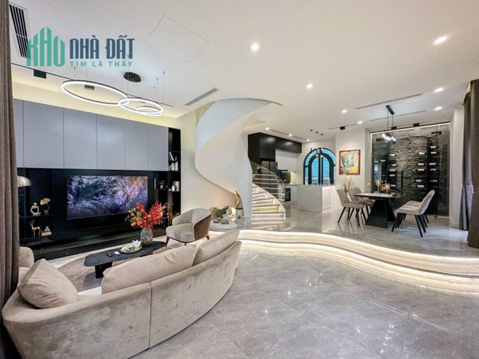 Chính chủ cần cho thuê BIỆT THỰ SAO BIỂN full nội thất , rộng 150m2 . Vào ở được luôn