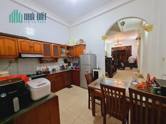 Siêu phẩm LÁNG 60m - 6,8 tỷ TẶNG ngay nhà 4T, dân xây chắc nịch, gần phố, ngõ thông KD.