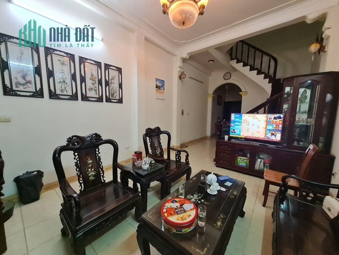 Siêu phẩm LÁNG 60m - 6,8 tỷ TẶNG ngay nhà 4T, dân xây chắc nịch, gần phố, ngõ thông KD.