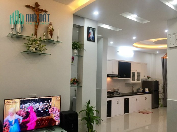 Bán nhà xây kiêng cố 1 trệt 2 lầu gồm 5 phòng ngủ 5 toilét