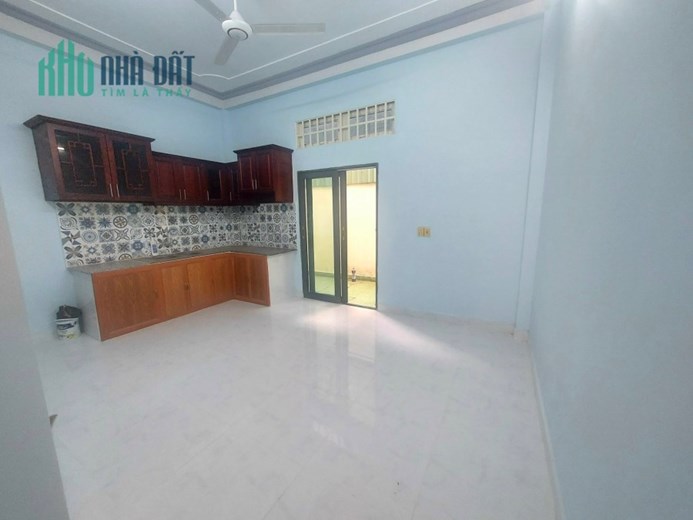 nhà hẻm xe hơi 
-DT: 5x13 vuông vức