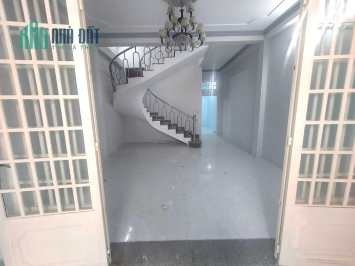 nhà hẻm xe hơi 
-DT: 5x13 vuông vức