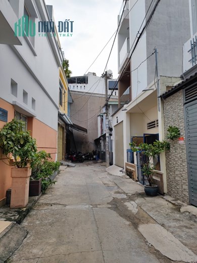 nhà hẻm xe hơi 
-DT: 5x13 vuông vức