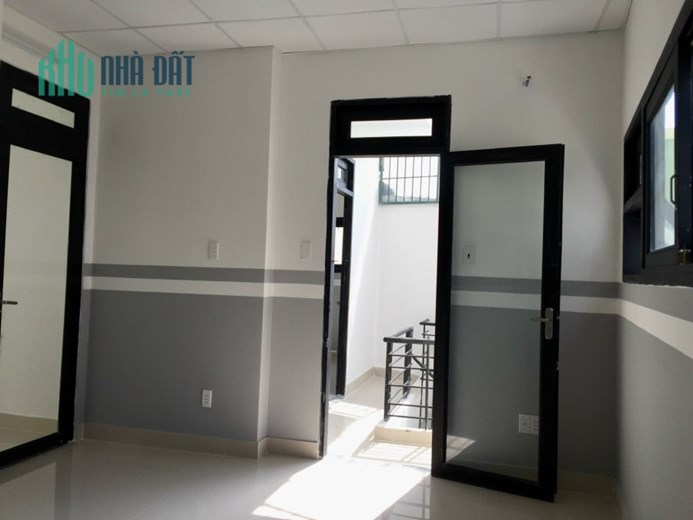 Bán nhà xây kiêng cố 1 trệt 2 lầu gồm 5 phòng ngủ 5 toilét