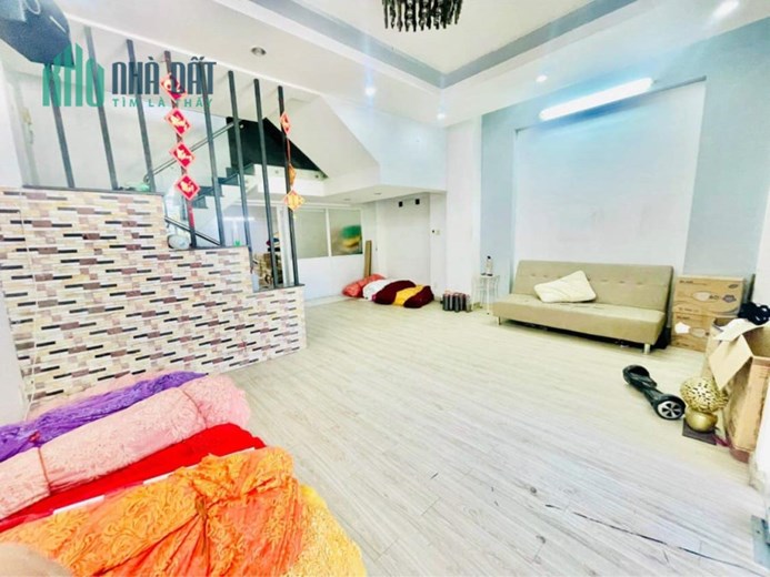 GẤP BÁN NHÀ BIỆT THỰ ÂU CƠ NGAY LÊ ĐẠI HÀNH - GIÁP QUẬN 10 - QUẬN 11 - HÊM 8M SÁT MẶT TIỀN .