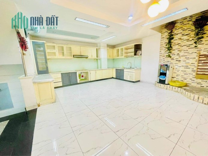 GẤP BÁN NHÀ BIỆT THỰ ÂU CƠ NGAY LÊ ĐẠI HÀNH - GIÁP QUẬN 10 - QUẬN 11 - HÊM 8M SÁT MẶT TIỀN .