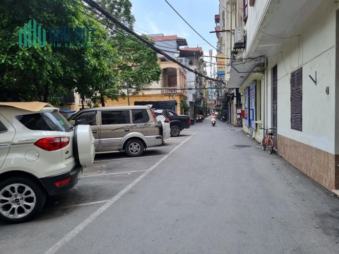 Cần bán Nhà Ngã Tư Sở, Thanh Xuân. Oto chánh, oto vào nhà. 42m x4tầng. giá 6,x tỷ