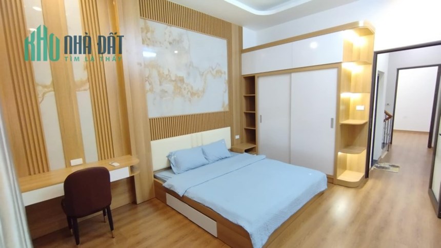 Cần bán Nhà Ngã Tư Sở, Thanh Xuân. Oto chánh, oto vào nhà. 42m x4tầng. giá 6,x tỷ