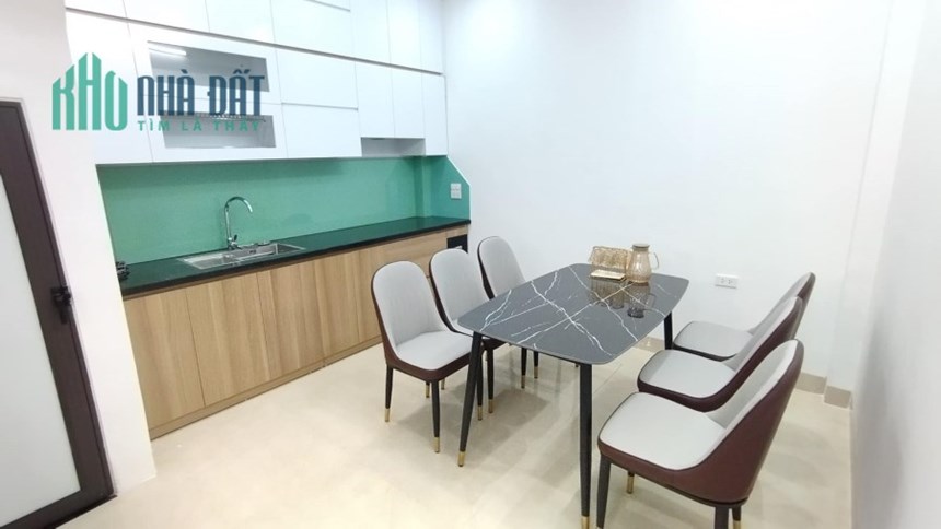 Cần bán Nhà Ngã Tư Sở, Thanh Xuân. Oto chánh, oto vào nhà. 42m x4tầng. giá 6,x tỷ