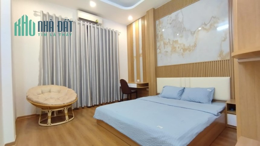 Cần bán Nhà Ngã Tư Sở, Thanh Xuân. Oto chánh, oto vào nhà. 42m x4tầng. giá 6,x tỷ