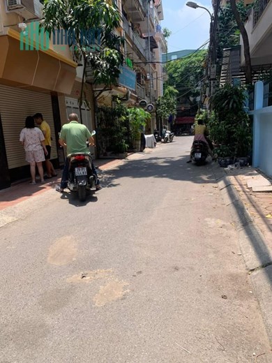 Cho thuê nhà nguyên căn, Phân lô, ôtô, khu vực trung tâm Chợ Nghĩa Tân,  kinh doanh sầm uất. 135m,