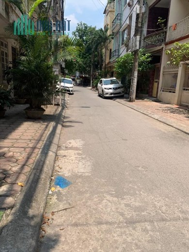 Cho thuê nhà nguyên căn, Phân lô, ôtô, khu vực trung tâm Chợ Nghĩa Tân,  kinh doanh sầm uất. 135m,