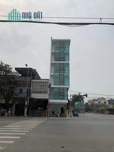 Chính chủ cần cho thuê toà nhà 6 tầng, 3 mặt tiền mới xây hoàn thiện Thuộc Ngã 4 đường Quang Trung