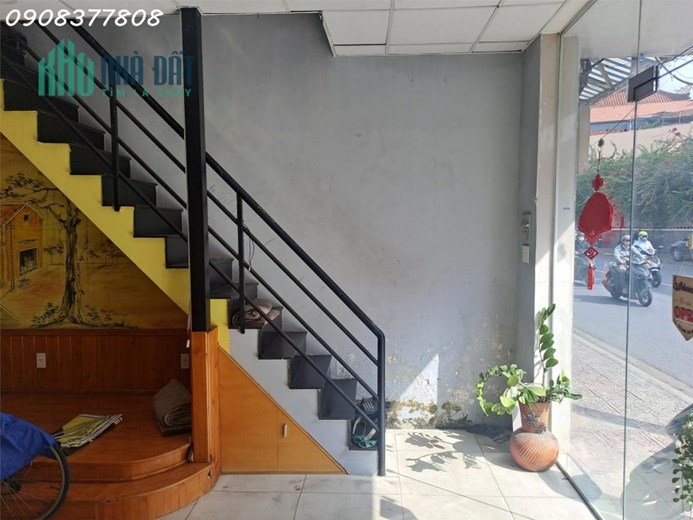 CHO THUÊ MẶT BẰNG KINH DOANH ĐẸP - SẦM UẤT ĐỐI DIỆN TRƯỜNG HỌC