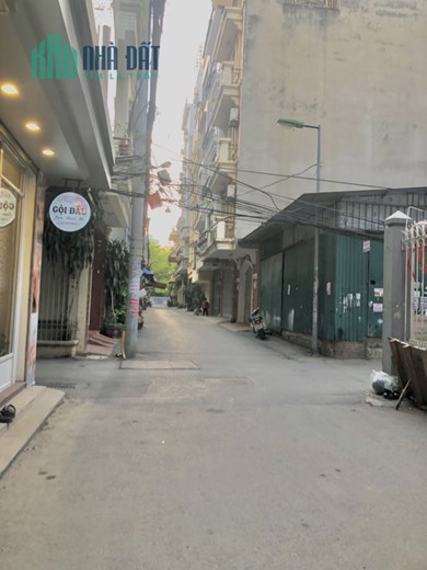 Cần bán gấp nhà Hoàng Quốc Việt 3 tầng MT8m Diện tích 80m2 ô tô 7 chỗ làm khách sạn