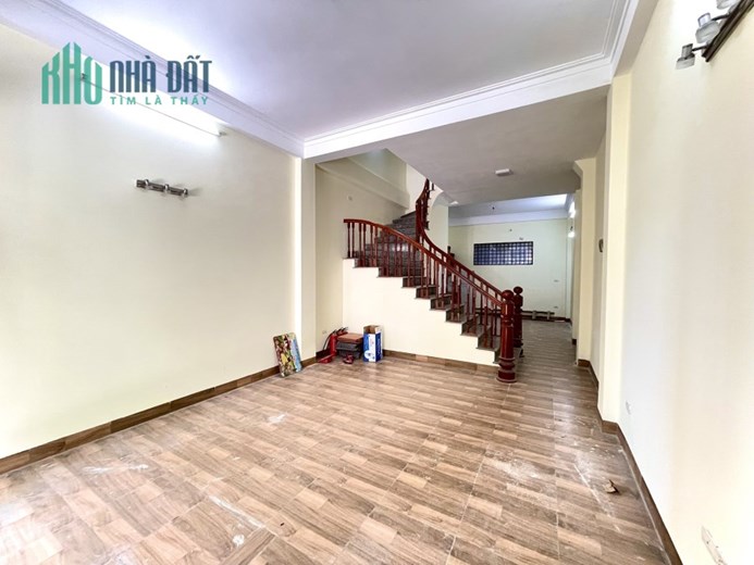 Cho thuê nhà Nguyên Hồng, ô tô tránh, Làm Văn Phòng, kd online