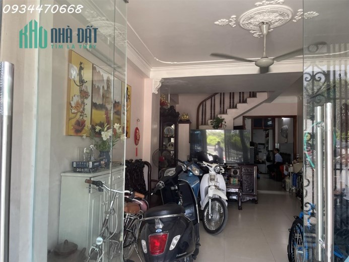 Cho thuê nhà riêng 4 tầng mặt đường QL1 Ngọc Hồi, Thanh Trì, Hà Nội
