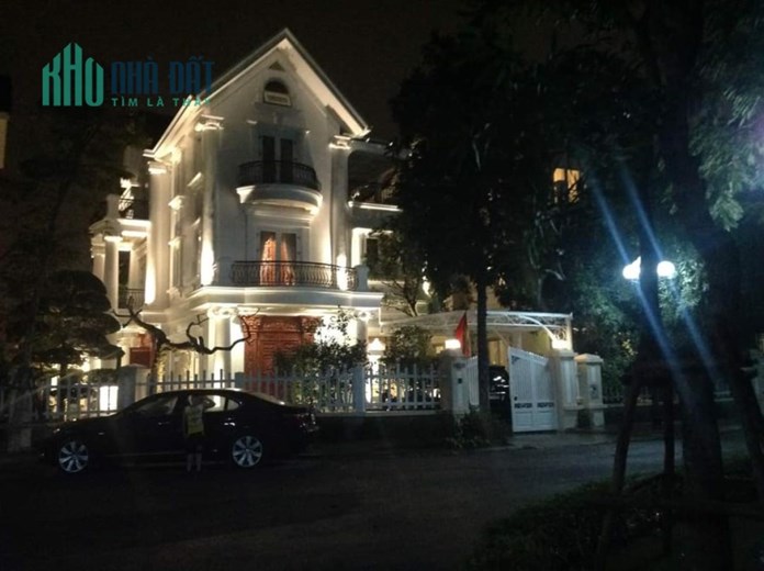 Biệt thự Lô Góc View Hồ Hoàng Cầu, 219m2, 3 tầng, MT 10m, 73 tỷ, doanh thu 2 tỷ/năm.