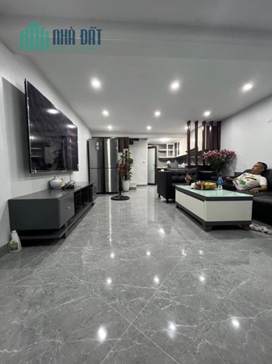 Bán căn nhà 145m2 phố Nghi Tàm, Tây Hồ Gara 3 Ô tô tránh Thang máy Dòng tiền khủng 16.2 Tỷ