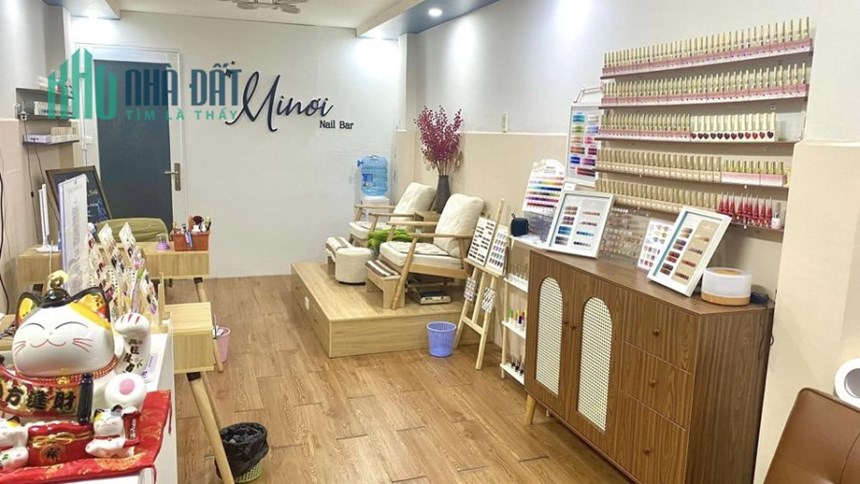 Cần sang nhượng tiệm Nail khu vực quận 10 đường Đào Duy Từ. Khu vực trường Đại Học đông đúc
