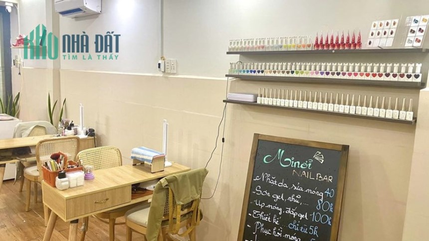 Cần sang nhượng tiệm Nail khu vực quận 10 đường Đào Duy Từ. Khu vực trường Đại Học đông đúc