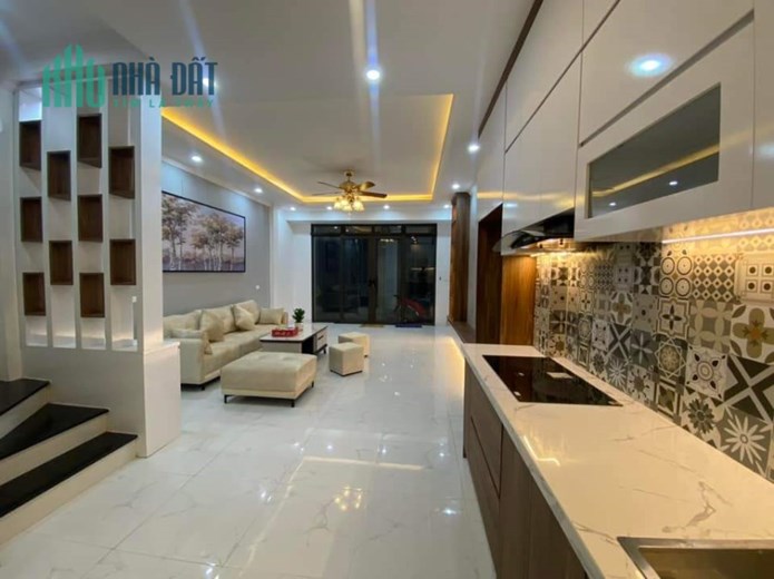 Bán nhà phố Minh Khai,quận Hoàng Mai, ngõ thông rộng,kinh doanh, 5 tầng mới đẹp, giá hơn 4 tỷ